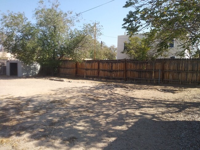 Foto del edificio - 2 bedrooms, 1 bath, fenced yard near CNM, UNM