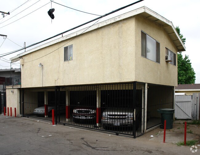 Building Photo - 1352 N Parkside Ave