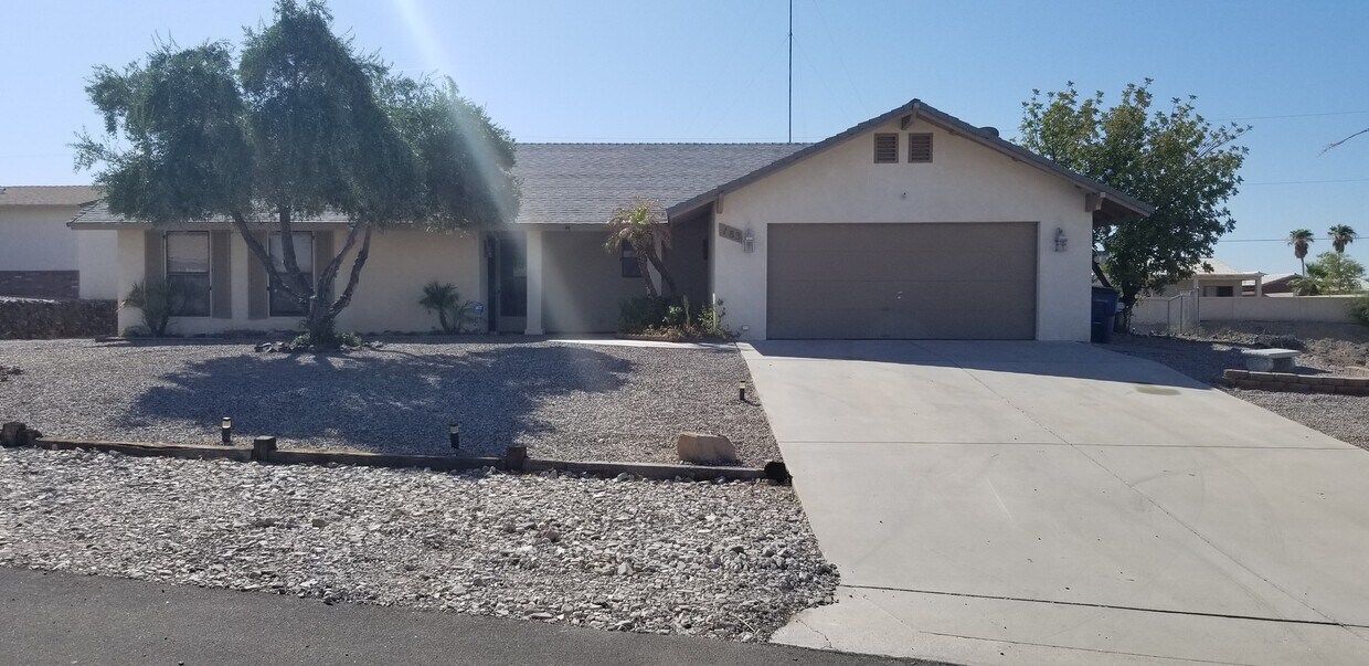 Foto principal - Unfurnished Long Term House! Available Now!