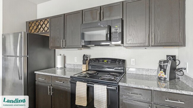 Foto del edificio - 650 S Main St