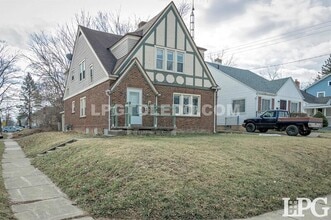 Building Photo - 2517 Montebello Rd