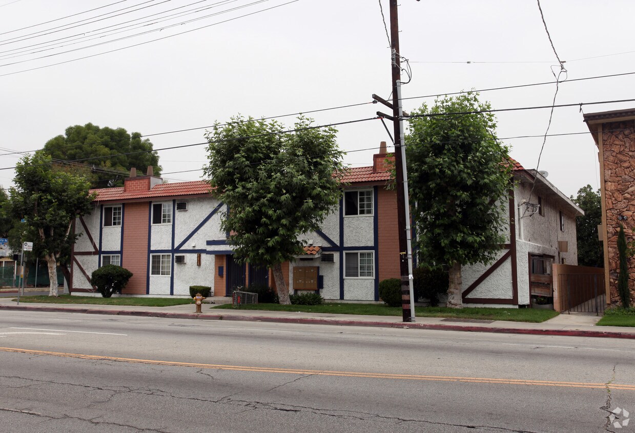 Foto del edificio - 15865 Vanowen St