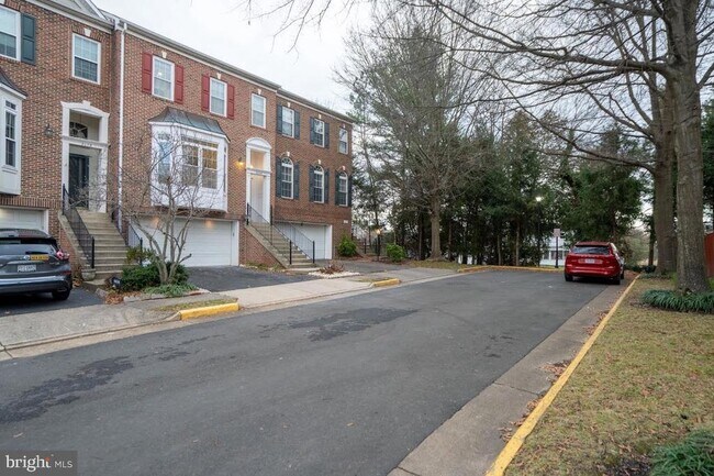 Foto del edificio - 8648 Royal Worcester Ln