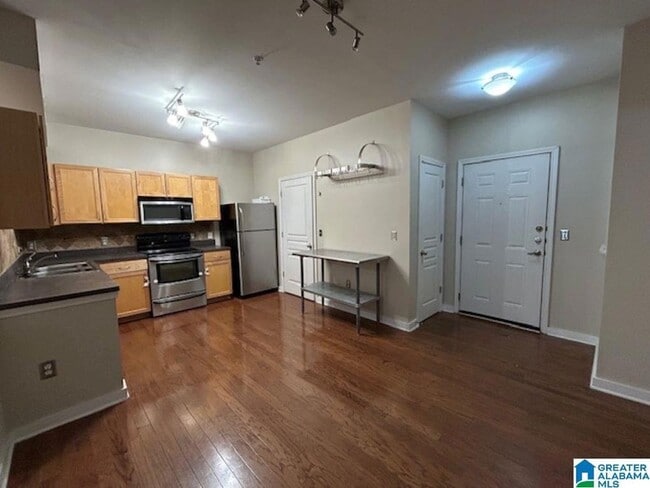 Building Photo - 401 20th St S