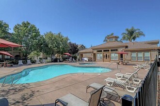 Building Photo - 5350 Dunlay Dr