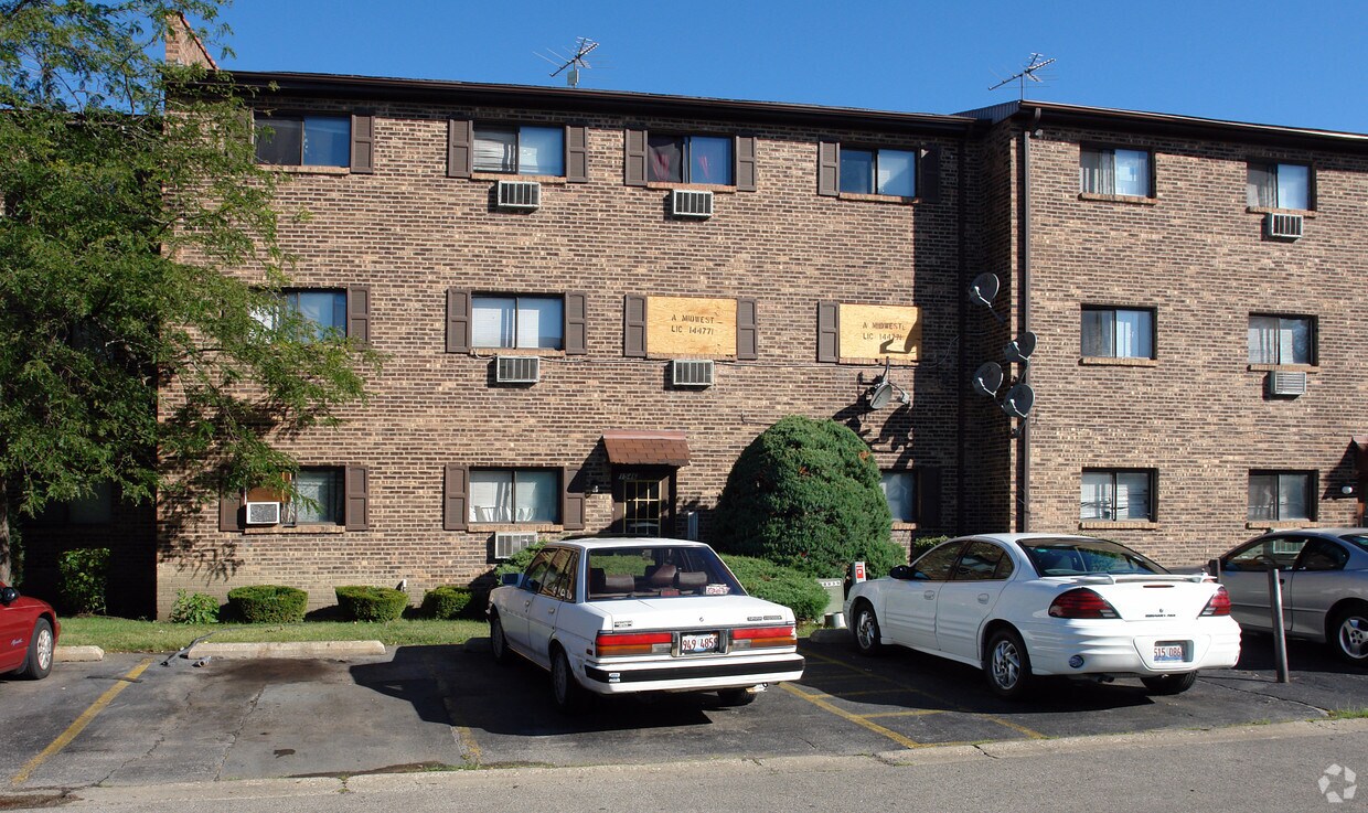 Primary Photo - 1553 Norway Ln