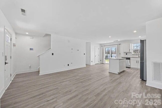 Building Photo - 1820 Hooper Court