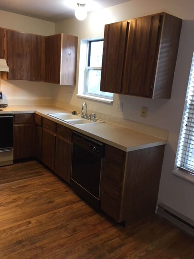 Building Photo - 3200 Azalea Dr