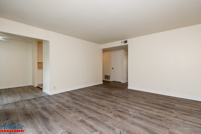 Building Photo - 984 Ponderosa Ave
