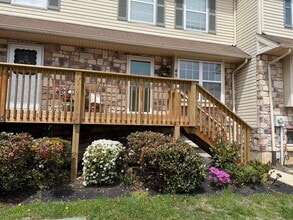 Building Photo - 7925 Ridge Ave Building Photo - 7925 Ridge Ave