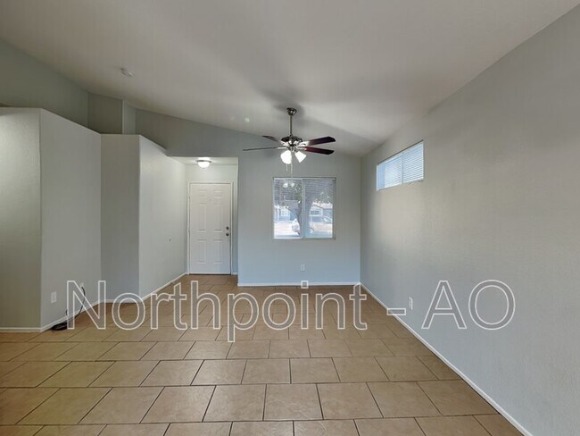 Foto del edificio - 16132 W Lincoln St