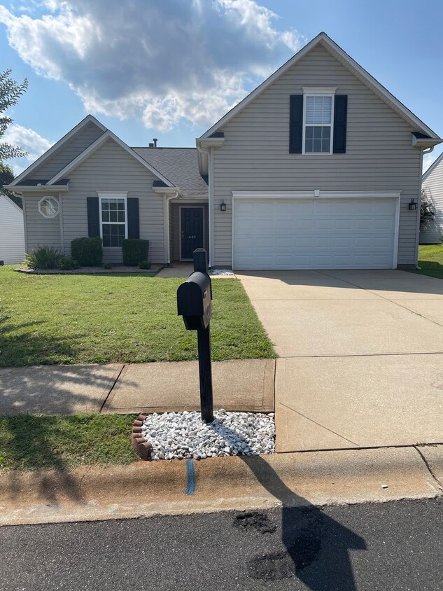 Foto principal - 3 Bedroom 2 bath home in Spartanburg Count...