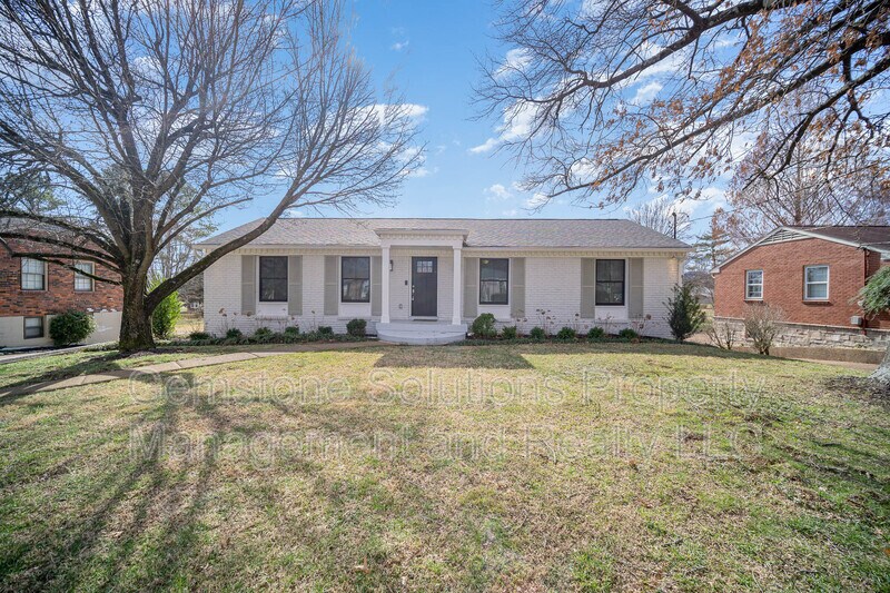 Primary Photo - 413 Lynn Dr