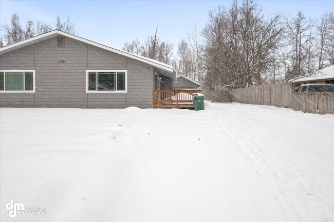 Building Photo - 1000 E Dellwood St