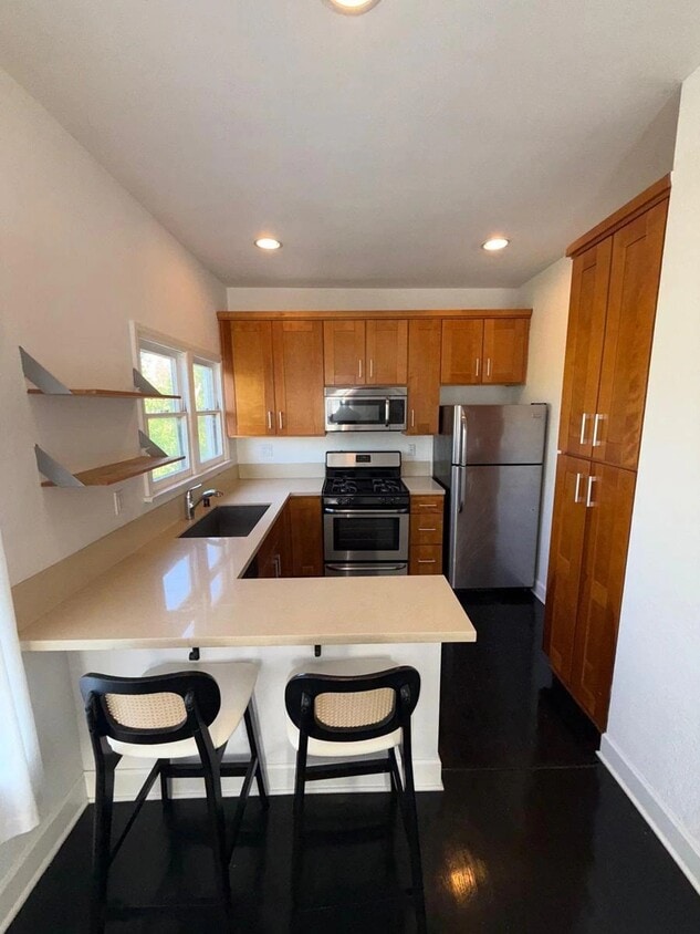 Primary Photo - 1303 Cloverdale Ave