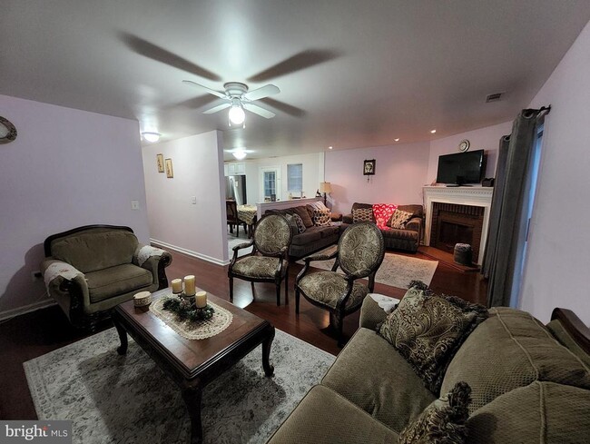 Building Photo - 2 Adam Ct