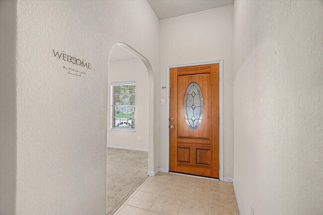 Building Photo - 623 W Newport Bend