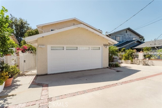 Building Photo - 10619 Mather Ave