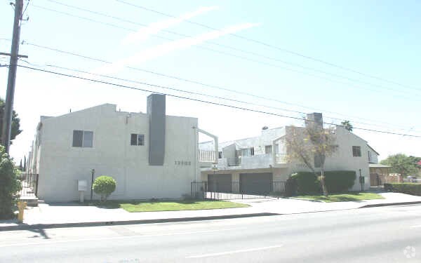 Foto principal - 13302 Ramona Blvd