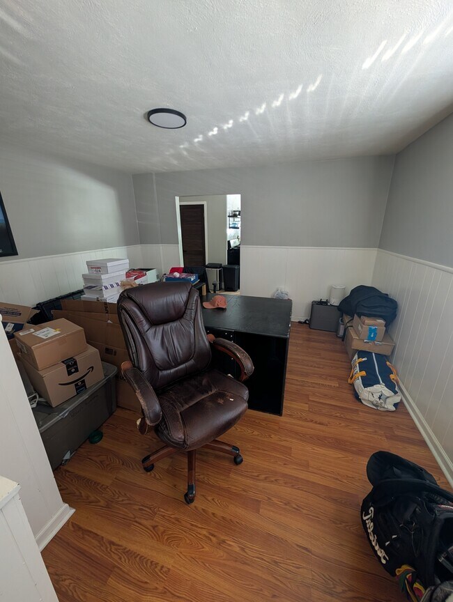 Foto del edificio - 7921 Kammerer Ave