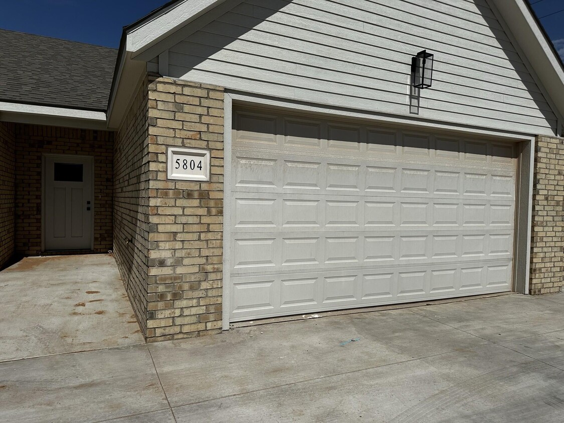 Primary Photo - 5809 Urbana Pl