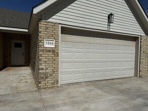 Building Photo - 5804 Urbana Pl