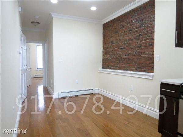 Building Photo - 553 Putnam Ave