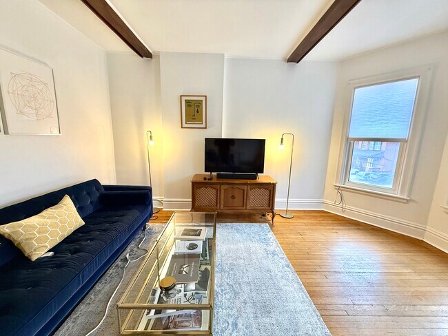 Photo du bâtiment - 320 Queen St S