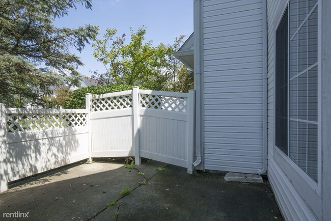 Building Photo - 2 br, 2.5 bath  - 22034 Cape Cod Way