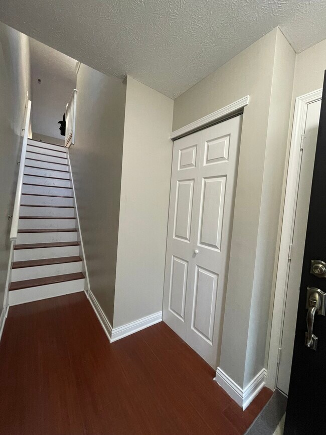 Building Photo - 9532 Aberdare Dr