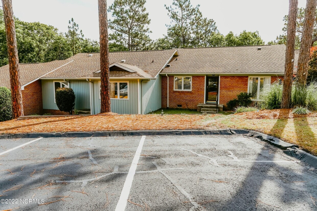 37 Garden Villa Dr, Pinehurst, NC 28374 Townhome Rentals in Pinehurst NC