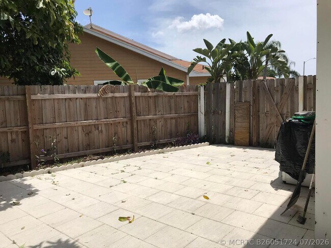 Foto del edificio - 1534 Royal Forest Ct