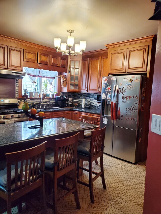 Kitchen - 11059 107th St