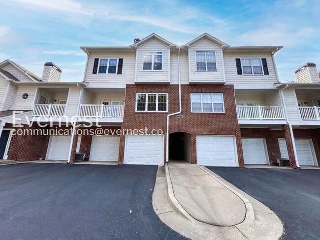 Building Photo - 205 Spring Heights Ln