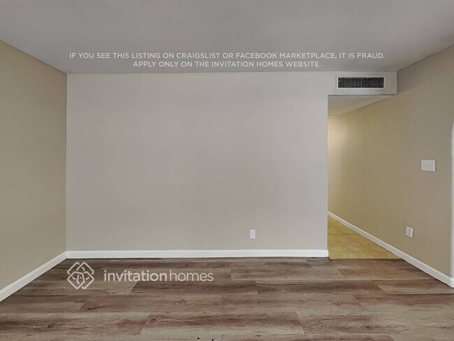 Foto del edificio - 3221 E Captain Dreyfus Ave