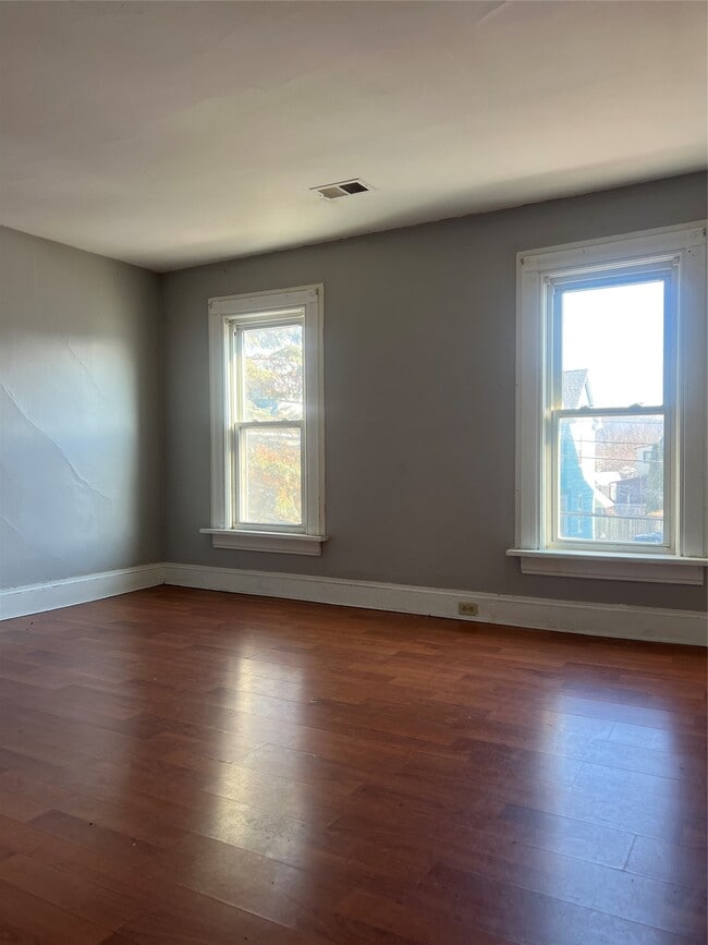 Building Photo - 111 Eldredge St