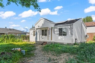 Building Photo - 374 S 21st St