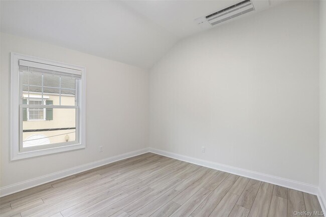 Foto del edificio - 225 Katonah Ave
