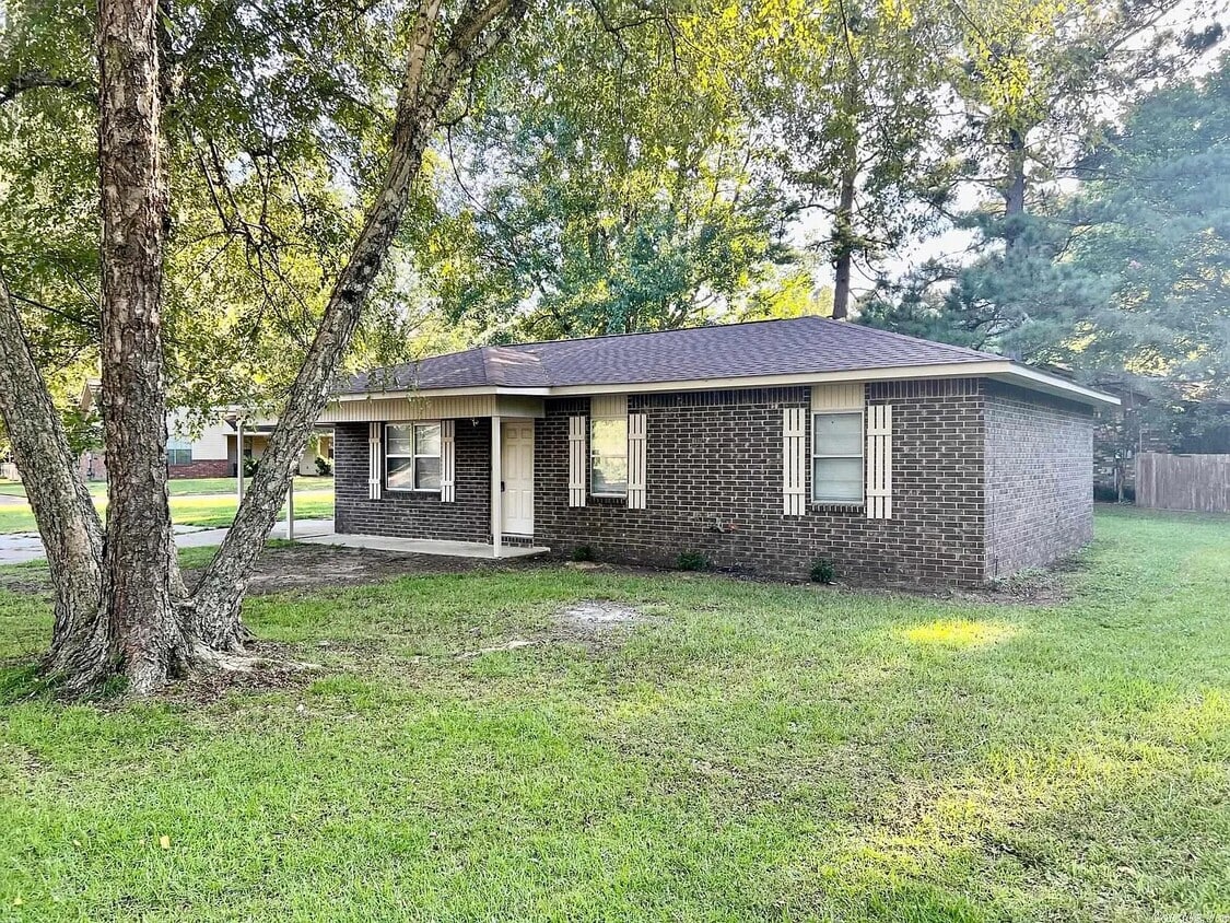 Front of House - 211 Druid Hills Rd