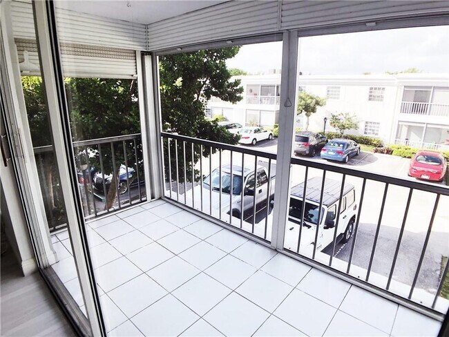 Foto del edificio - 6521 Bay Club Dr