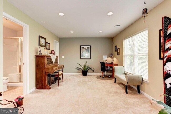 Building Photo - 106 Washington St