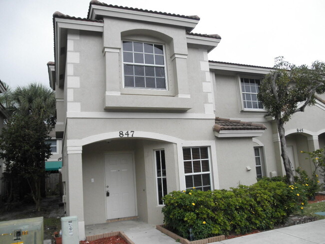 Foto del edificio - 847 Summit Lake Dr
