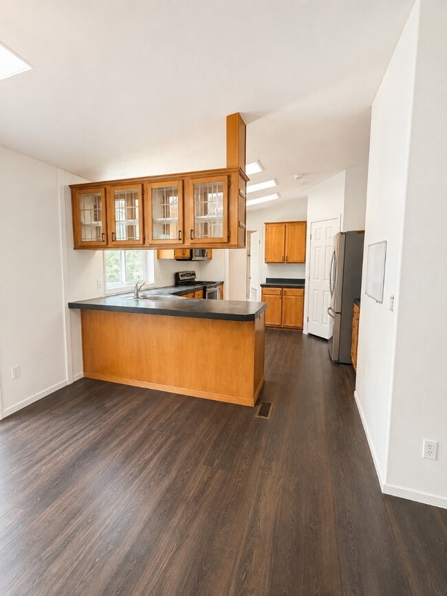 Building Photo - 6647 Alderson Ln