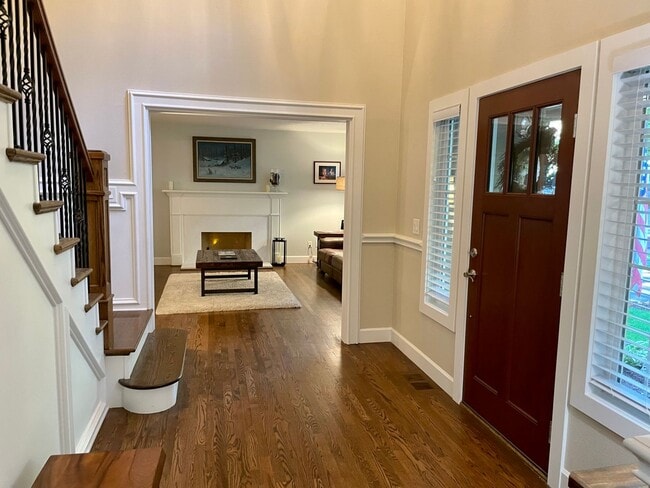 Building Photo - *Short Term Rental!* Tastefully Updated 4 ...