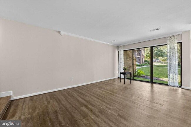 Foto del edificio - 11240 Chestnut Grove Square