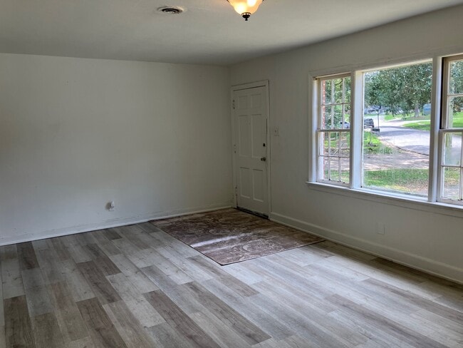Building Photo - 1571 E Octavia Dr