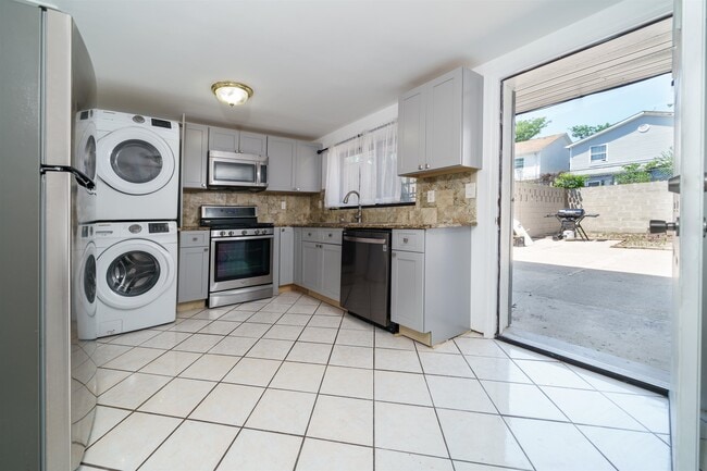 Building Photo - 433 Pacific Ave