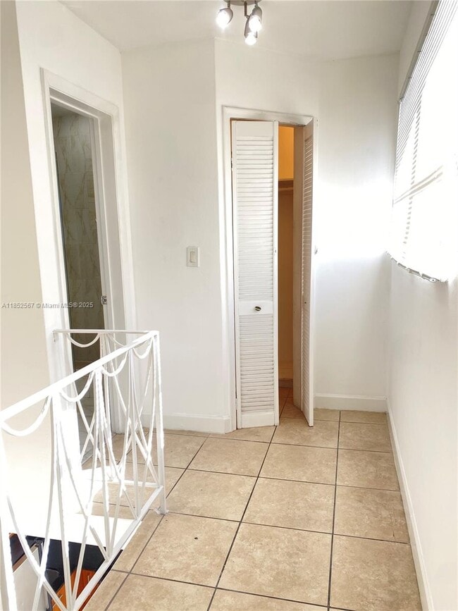 Foto del edificio - 421 NE 68th St