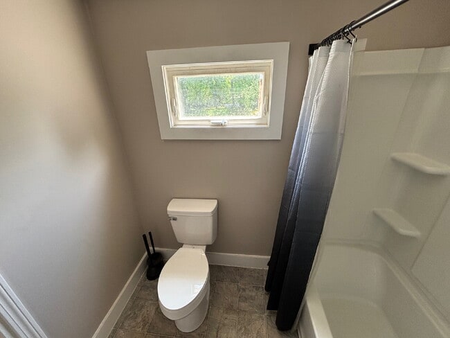Building Photo - Charming 2BR Apartment with Heat Included – Convenient Springvale Location!