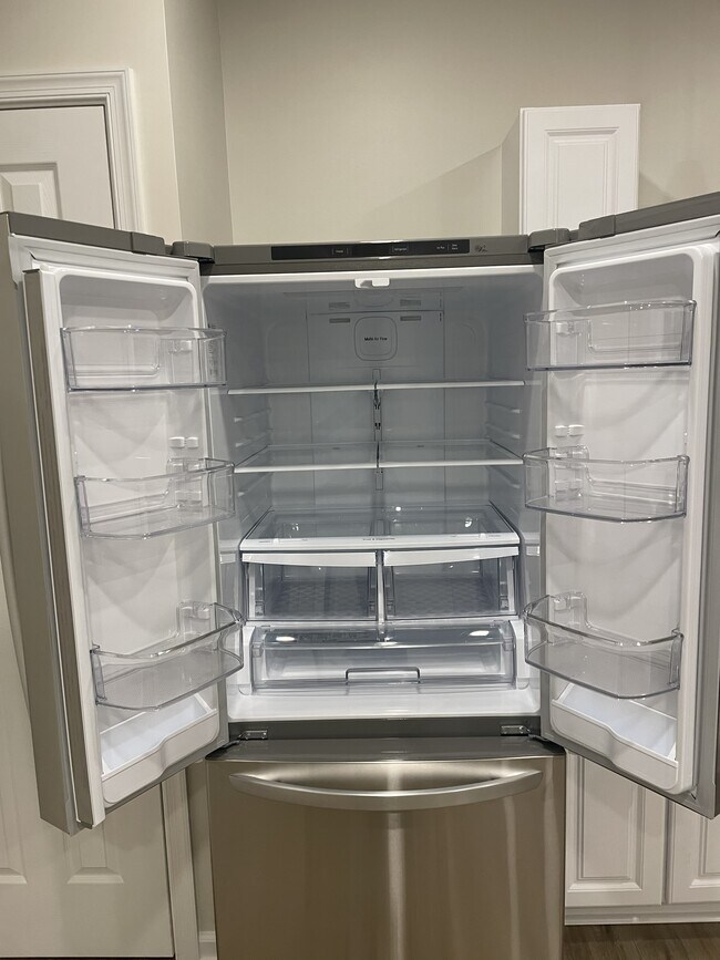 refrigerador - 2115 Harrison Ave